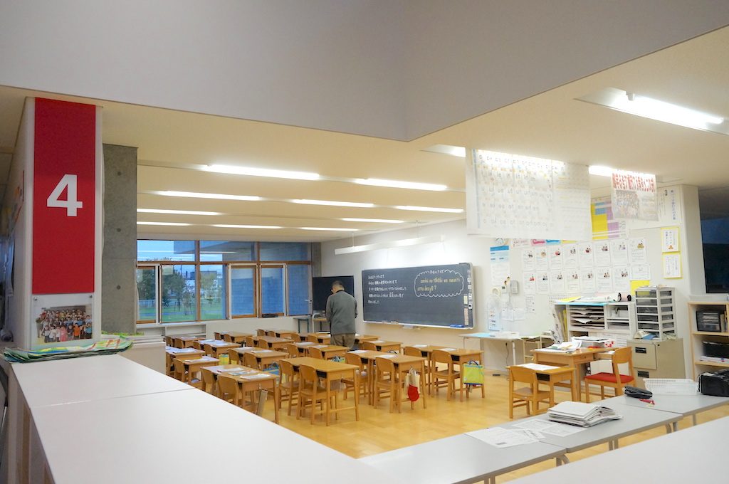 Classrooms don't have any walls.