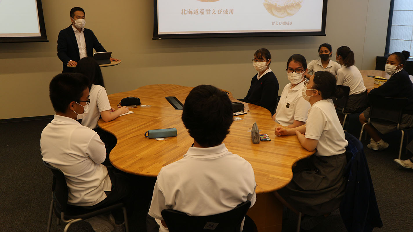 discussion with students