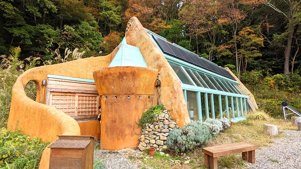 Earthship MIMA: possibilities of an off-grid, sustainable housing