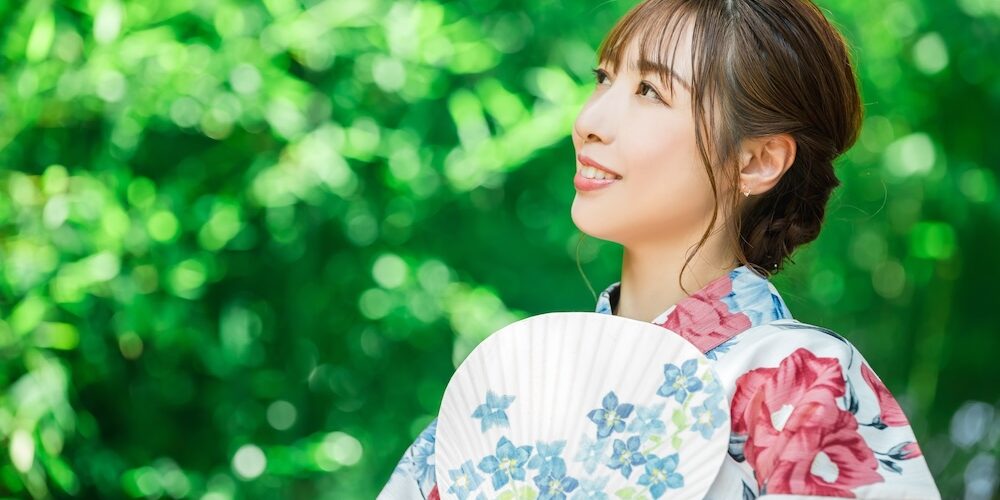 A woman holding Uchiwa fan