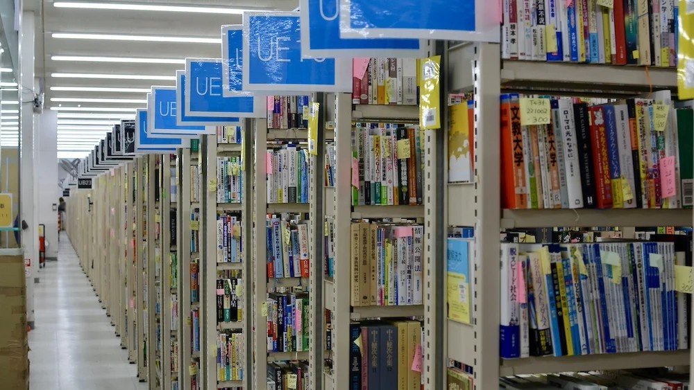 VALUE BOOKS book shelves
